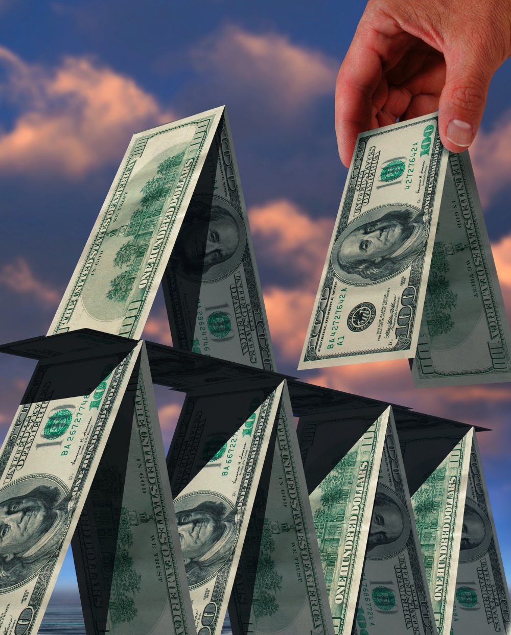 Экономика обмана. Денежная пирамида. Финансовая пирамида изображение. Рынок капитала картинки. Красивая с денежной пирамидой.