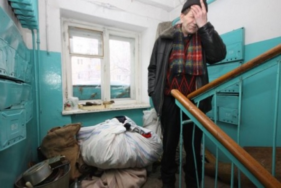 Изображение человека выселенного по решению суда